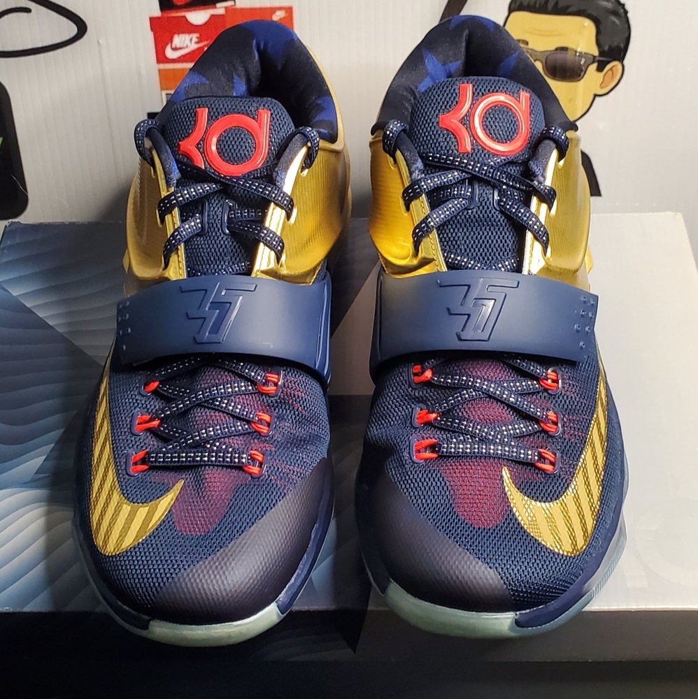 Kevin Durants 2014 kd 7 gold sneakers